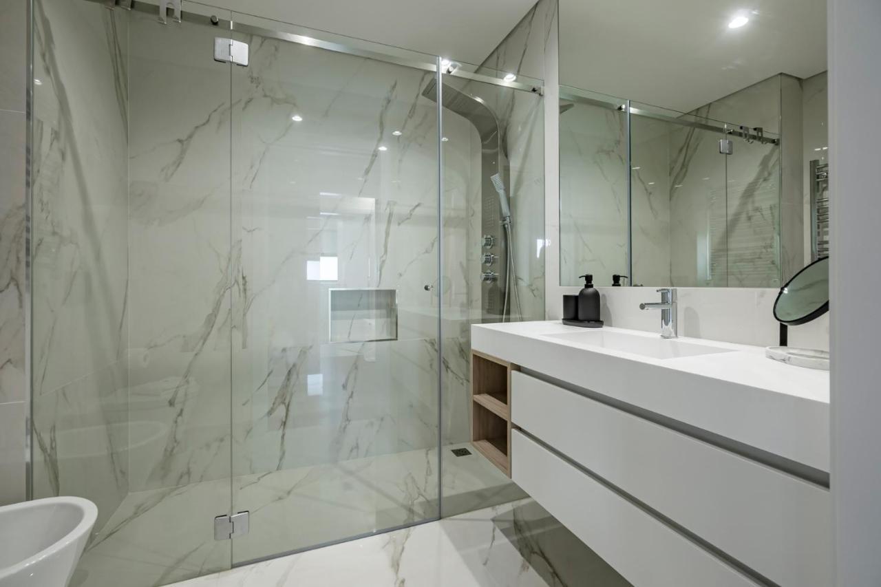 Nomads Lux - 2Bdr & Parking Flores Square ปอร์โต ภายนอก รูปภาพ